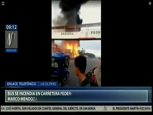 Bus se incendia en carretera Federico Basadre 