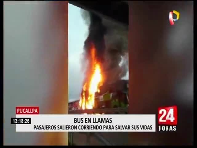 Pucallpa: bus interprovincial se incendia en plena carretera 