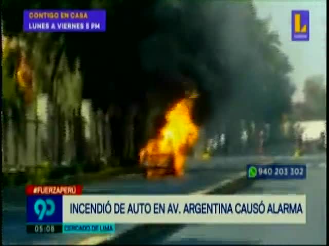 Auto se incendió en la avenida Argentina 