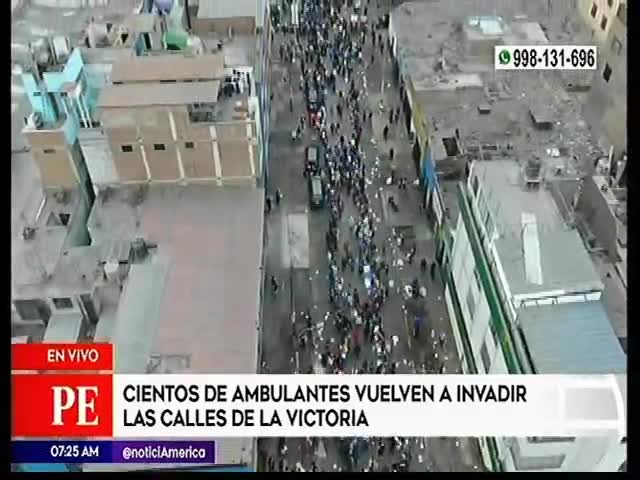 Ambulantes invaden calles de La Victoria