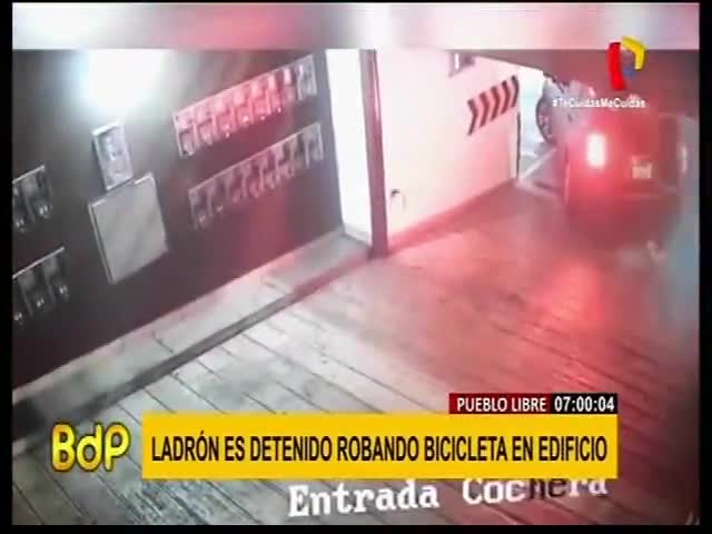 Ladrón es detenido robando bicicleta en edificio 