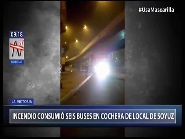 Incendio consumió seis buses en cochera de local de Soyuz 