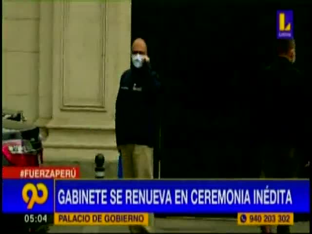 Gabinete se renueva en ceremonia inédita 