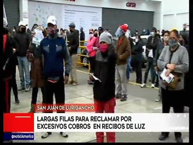 Largas filas para reclamar por excesivos cobros en recibos de luz