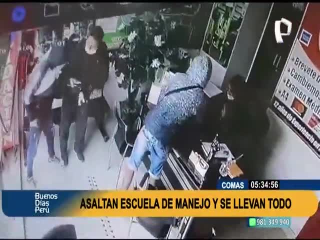 Asaltan escuela de manejo y se llevan todo 