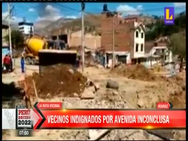 Vecinos indignados por avenida inconclusa 