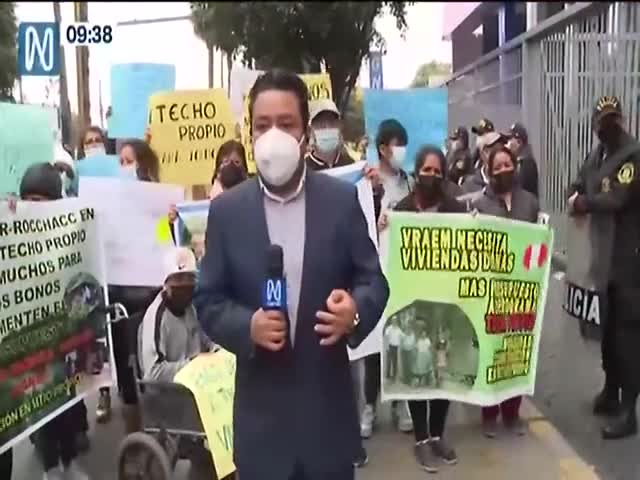 Protesta por construcciones paralizadas de Techo Propio