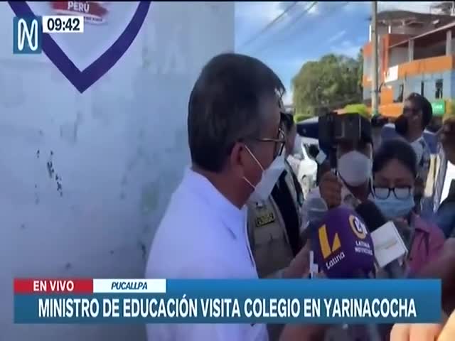 MINEDU visita colegio en Yarinacocha