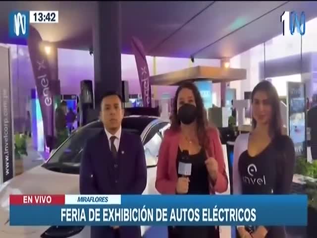 Se realiza feria de exhibición de autos eléctricos