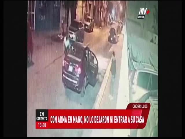 Con arma en mano, no lo dejaron ni entrar a su casa