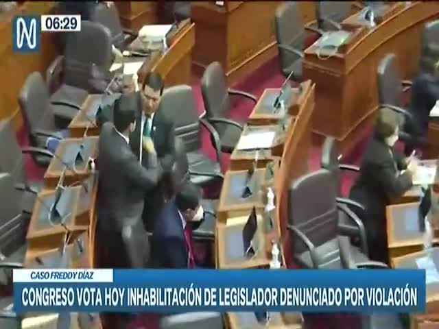 Parlamento vota inhabilitación de Freddy Díaz