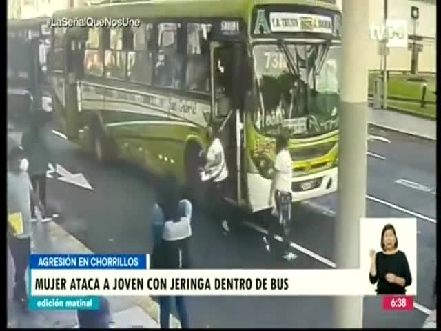 Joven denuncia que mujer la atacó con una jeringa en un bus 