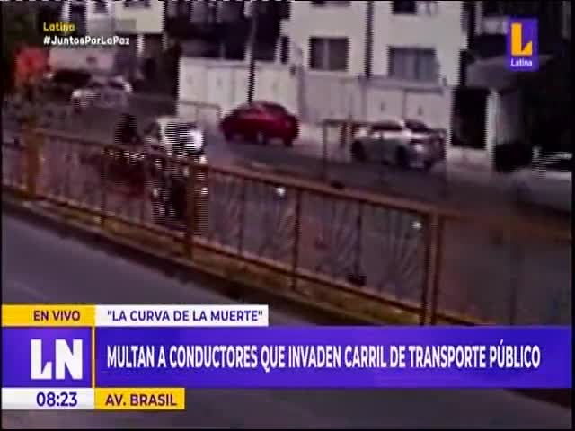 Multan a conductores que invaden carril de transporte público 