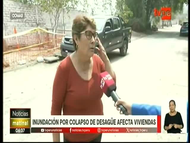 Inundación por colapso de desagüe afecta viviendas