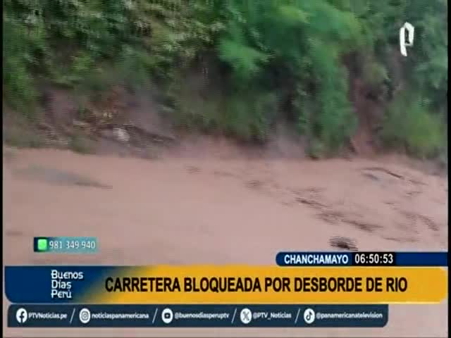 Carretera bloqueada por desborde de río 