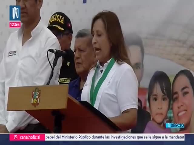 Presidenta entrega títulos de propiedad