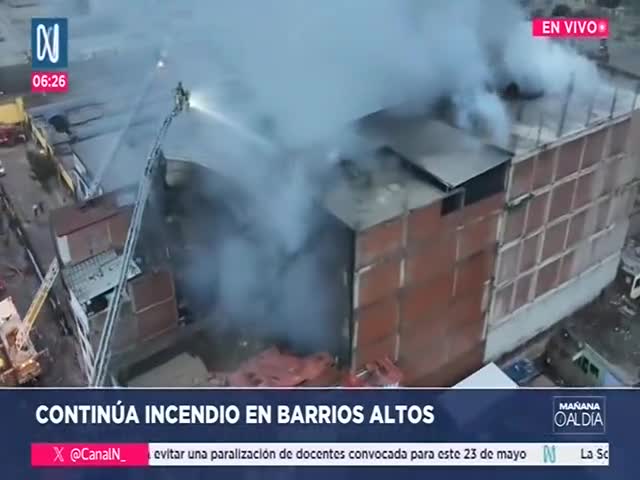 Continúa incendio en Barrios Altos