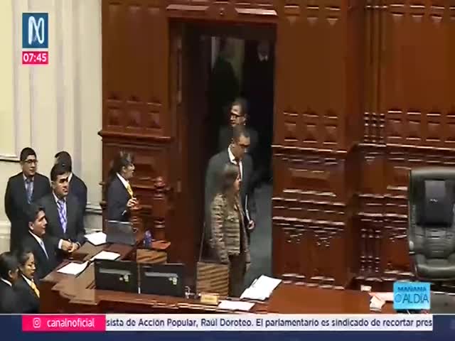 Alcalde de Lima saludó salida de Carlos Oliva (NR)