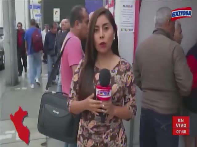 Fonavistas esperan desde las 4 am en el banco de la Nación 