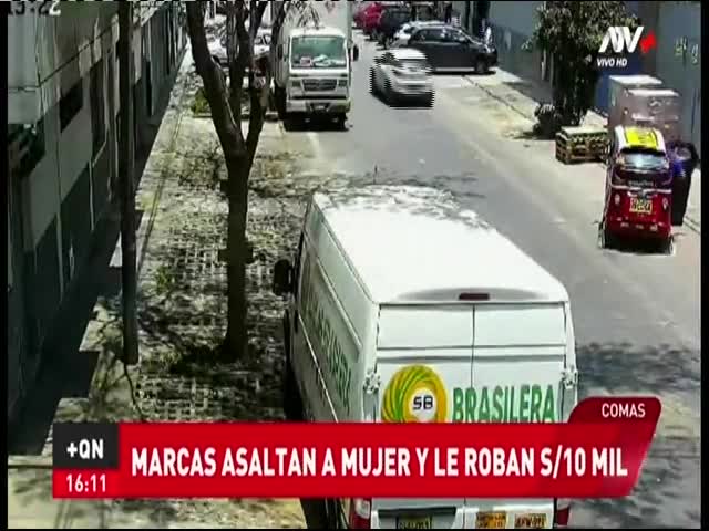 Roban dinero a mujer en Comas 